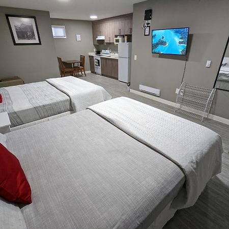 Riverside Motel Медисин-Хат Экстерьер фото
