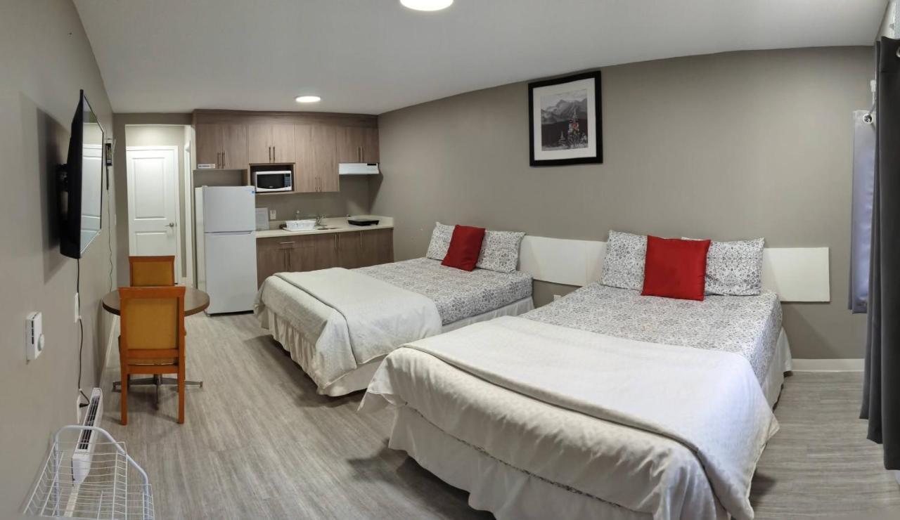 Riverside Motel Медисин-Хат Экстерьер фото