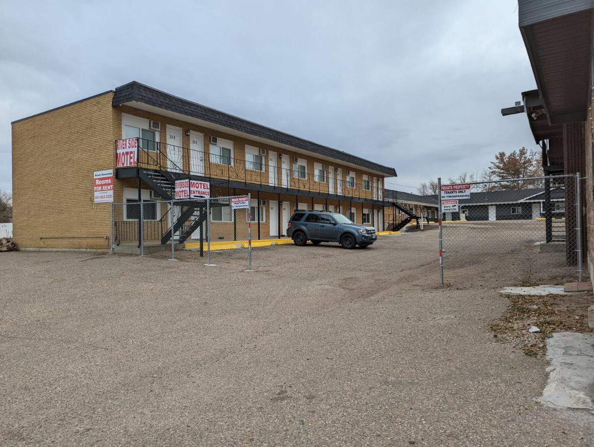 Riverside Motel Медисин-Хат Экстерьер фото