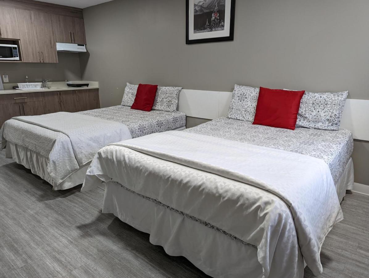 Riverside Motel Медисин-Хат Экстерьер фото