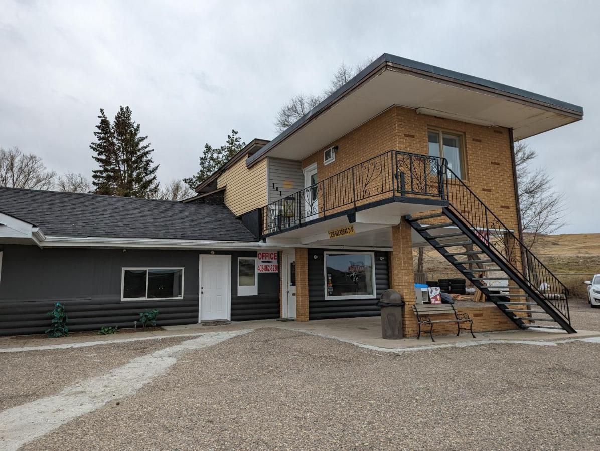 Riverside Motel Медисин-Хат Экстерьер фото