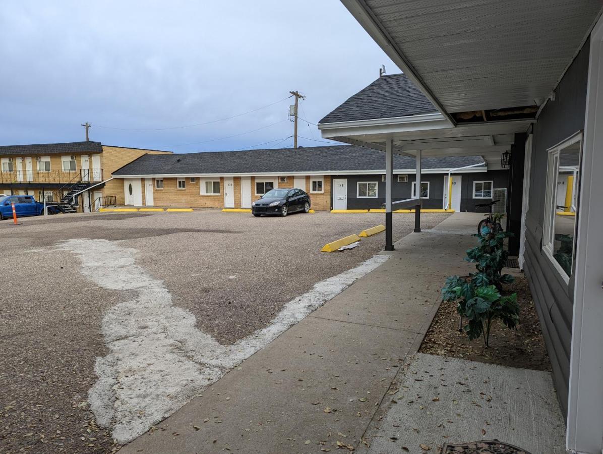Riverside Motel Медисин-Хат Экстерьер фото