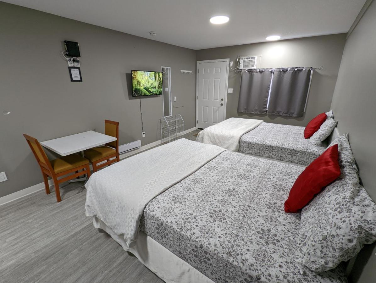 Riverside Motel Медисин-Хат Экстерьер фото