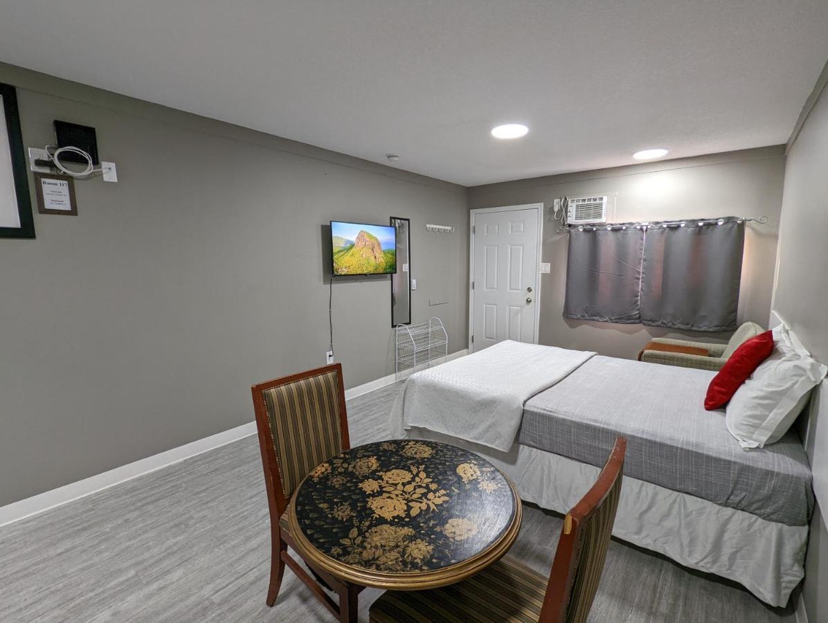Riverside Motel Медисин-Хат Экстерьер фото