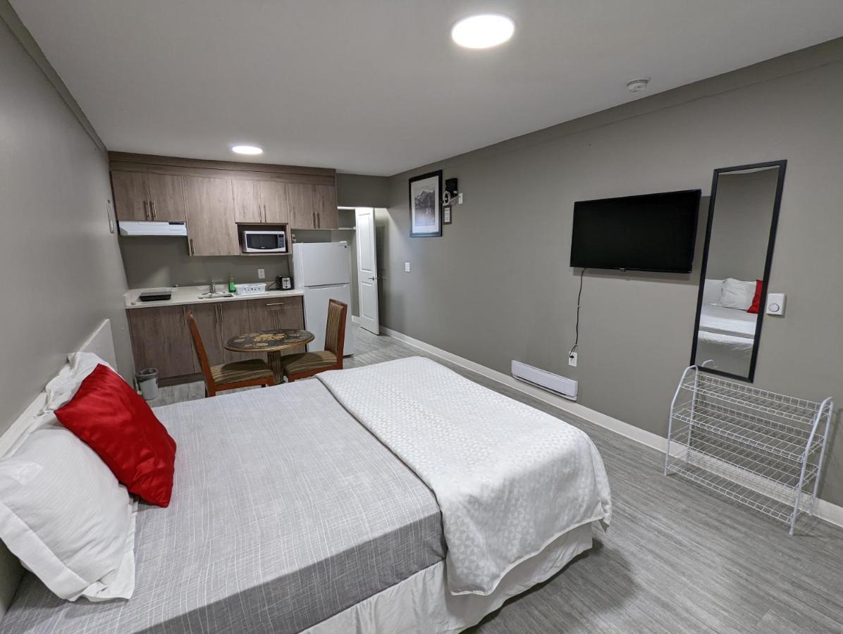 Riverside Motel Медисин-Хат Экстерьер фото