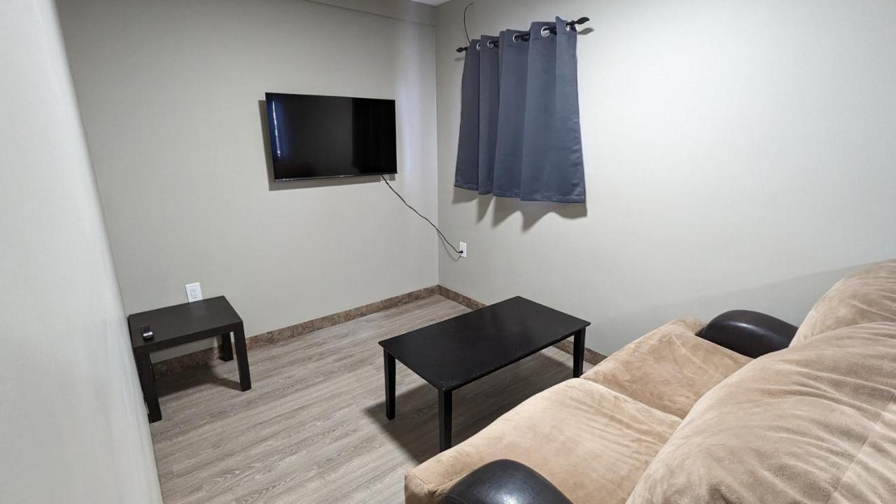 Riverside Motel Медисин-Хат Экстерьер фото