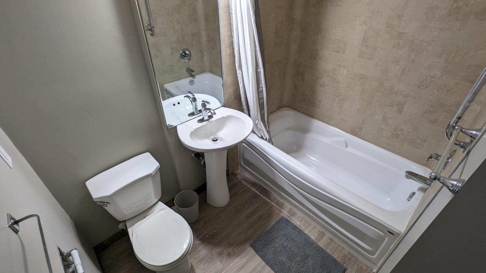Riverside Motel Медисин-Хат Номер фото
