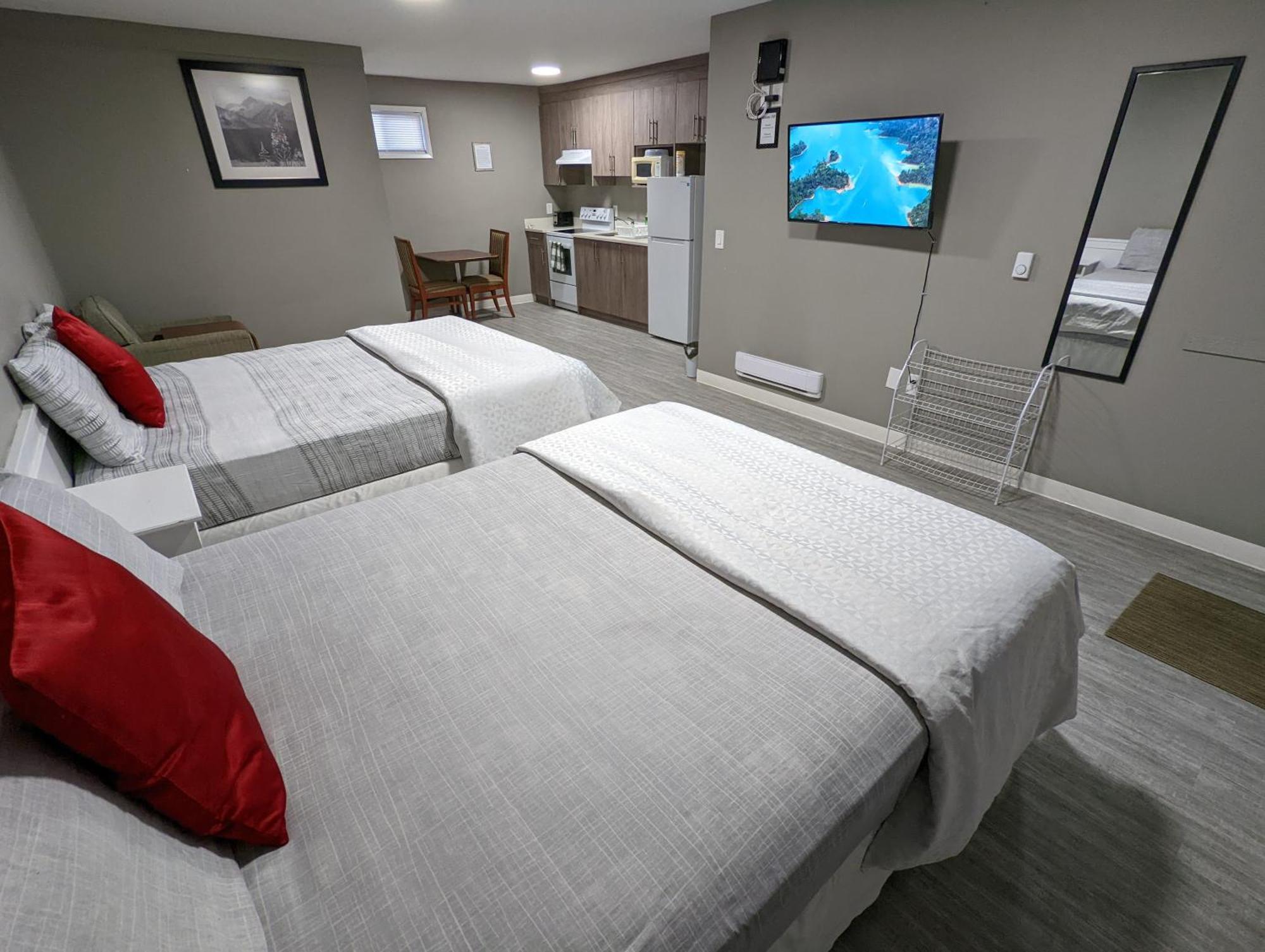 Riverside Motel Медисин-Хат Экстерьер фото